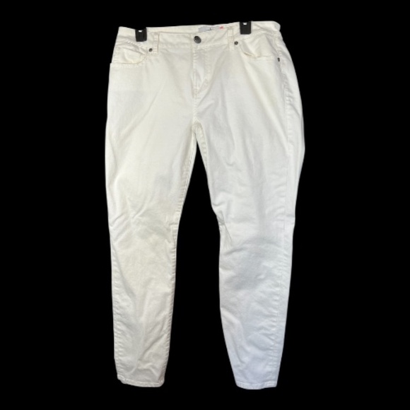 CAbi Denim - EUC Cabi white denim slimmie jeans – size 10